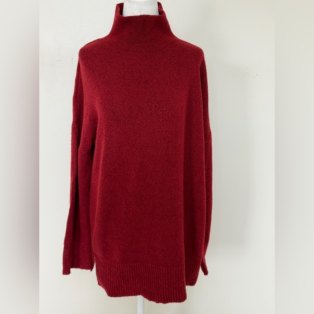 Abercrombie Women’s Red turtleneck Sweater size Xs
